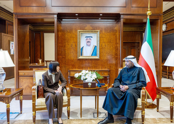 Kuwait FM U.S. Ambassador Discuss Bilateral Ties